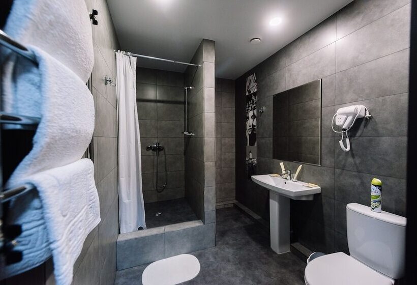 בית מלון כפרי West