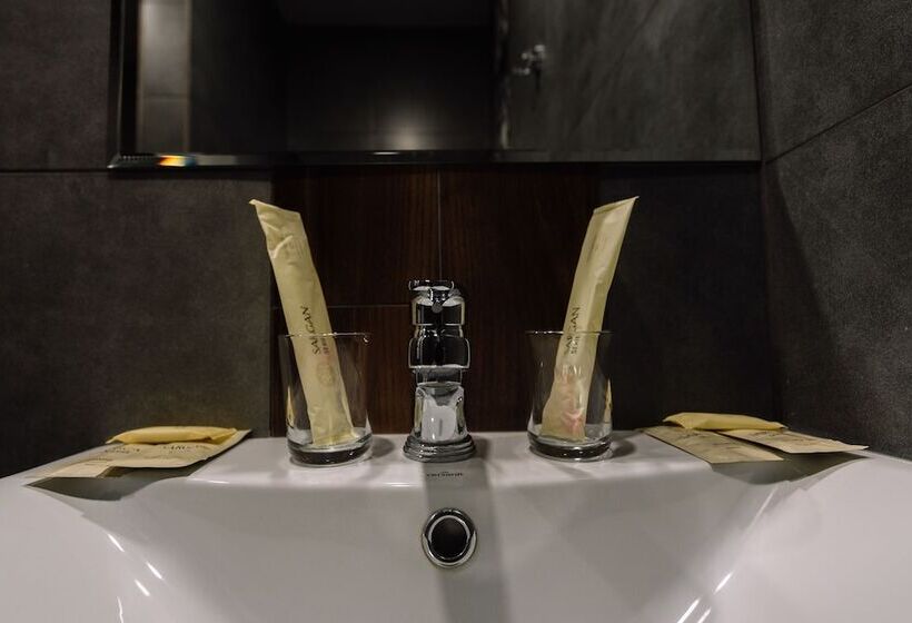 בית מלון כפרי West