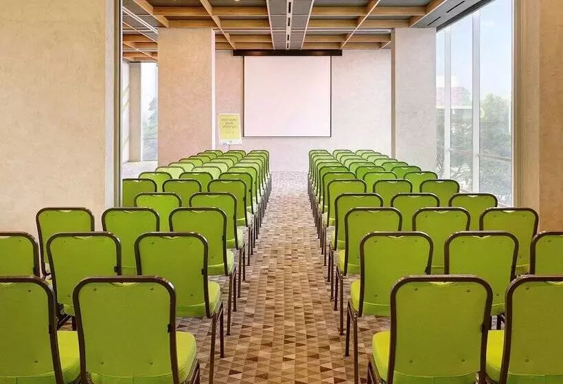 ホテル Ibis Styles Jakarta Simatupang