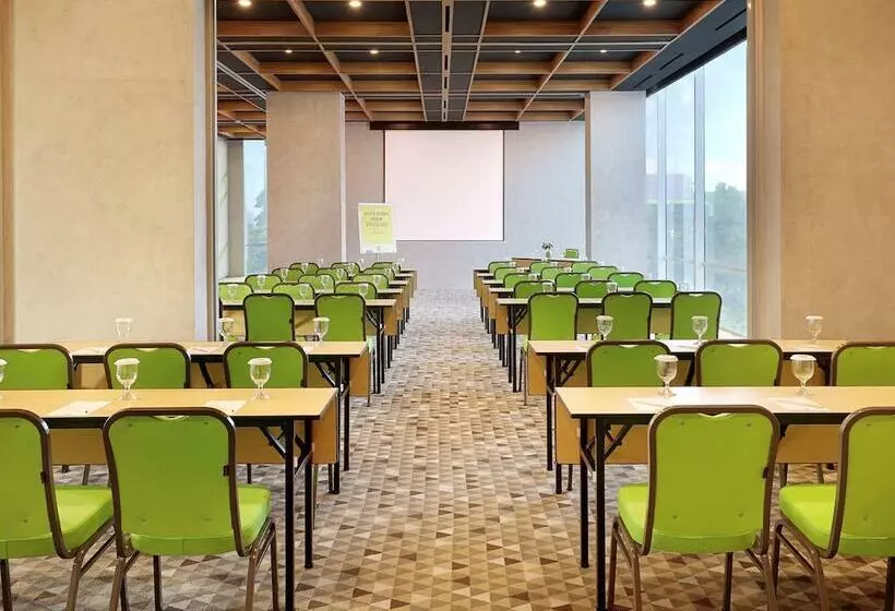 ホテル Ibis Styles Jakarta Simatupang