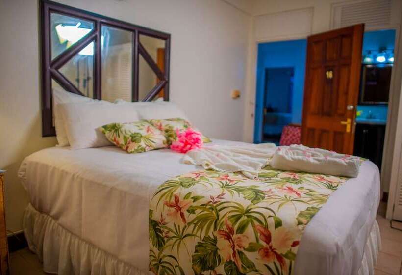 هتل Ocean S Edge Lodge Restaurant & Bar