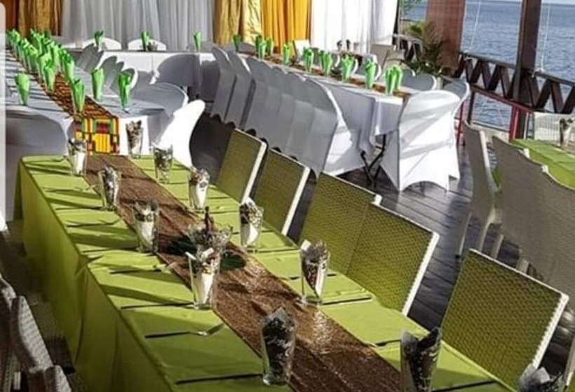 هتل Ocean S Edge Lodge Restaurant & Bar