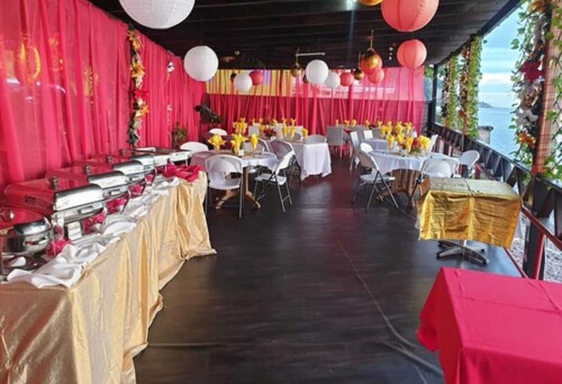 هتل Ocean S Edge Lodge Restaurant & Bar