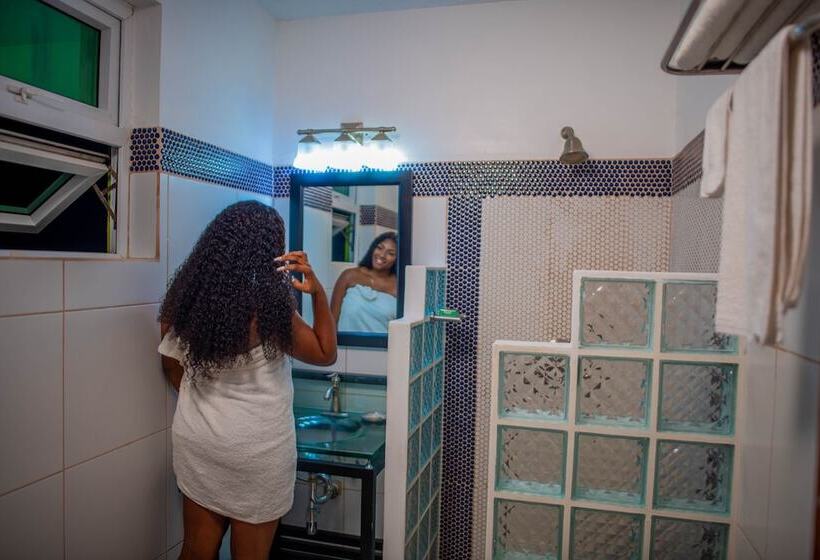 هتل Ocean S Edge Lodge Restaurant & Bar