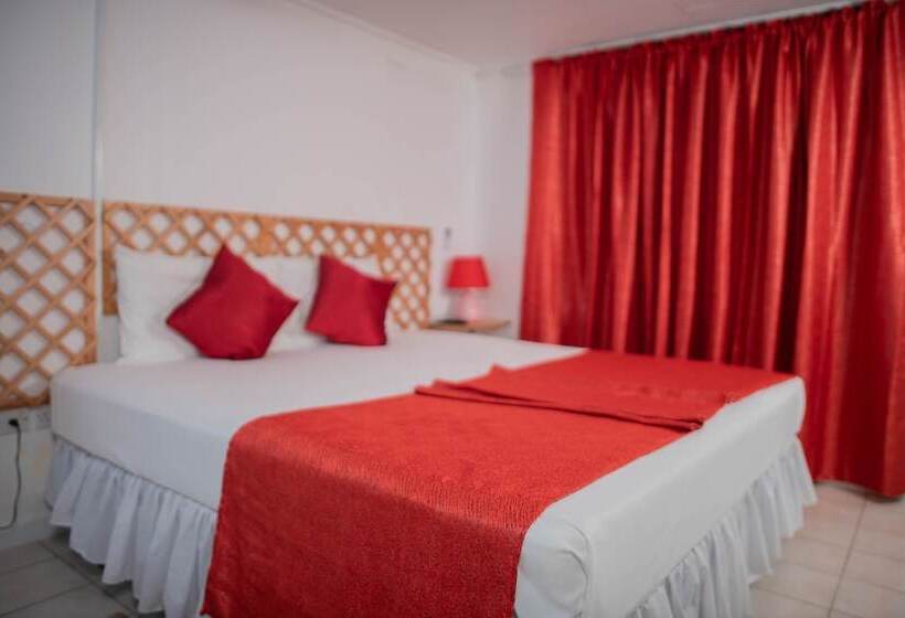 هتل Ocean S Edge Lodge Restaurant & Bar