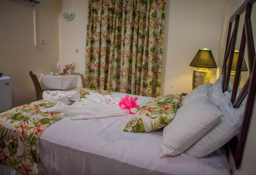 هتل Ocean S Edge Lodge Restaurant & Bar