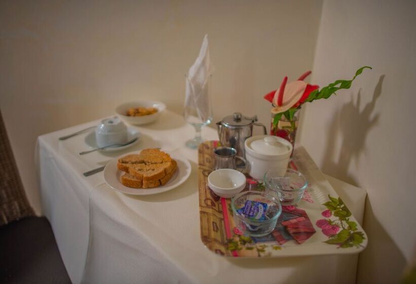 هتل Ocean S Edge Lodge Restaurant & Bar