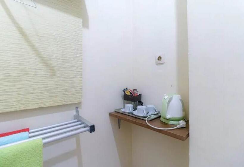 Hotel Reddoorz Plus Near Wtc Batanghari Mall