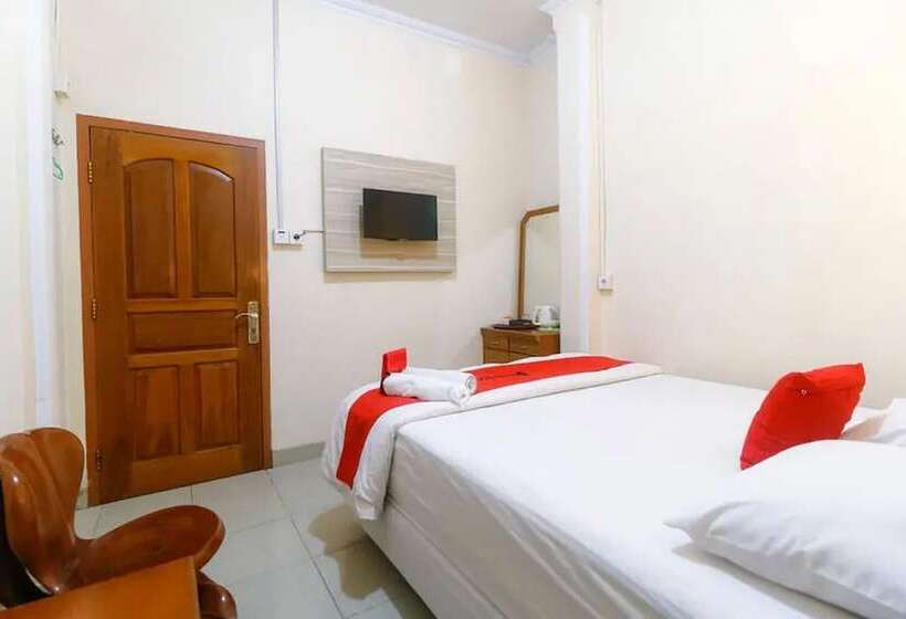 Hotel Reddoorz Plus Near Wtc Batanghari Mall