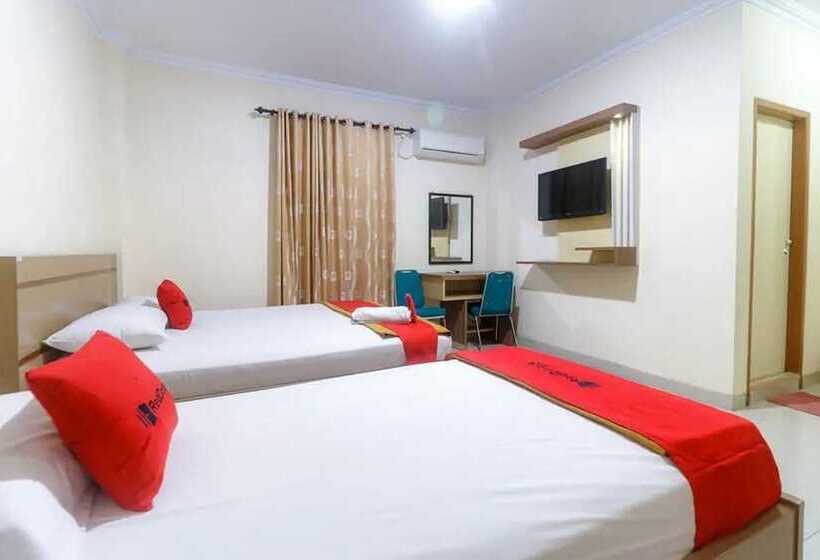 Hotel Reddoorz Plus Near Wtc Batanghari Mall