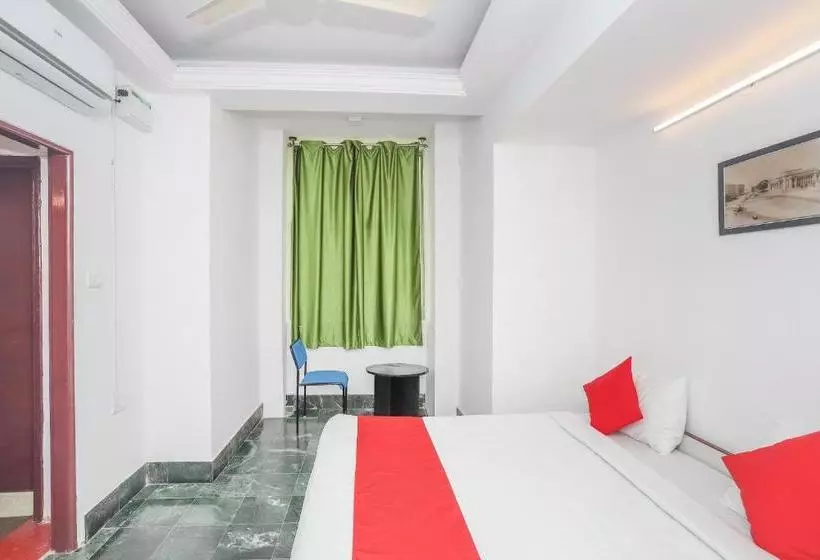 Town Hall Hotel By Oyo Rooms