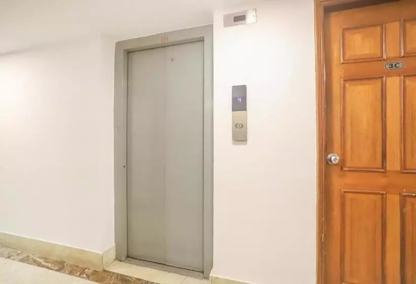 Town Hall Hotel By Oyo Rooms