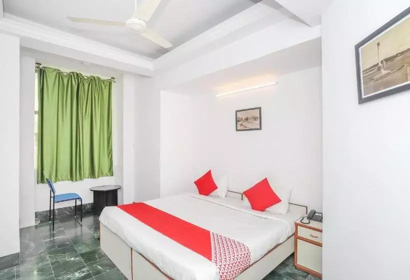 Town Hall Hotel By Oyo Rooms