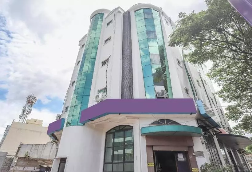 Town Hall Hotel By Oyo Rooms