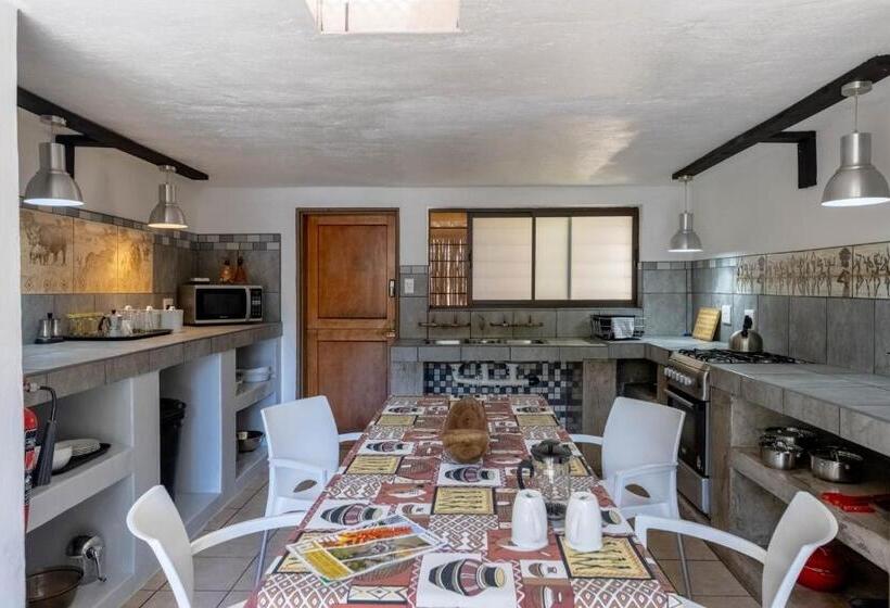 هاستل African Sky Villas