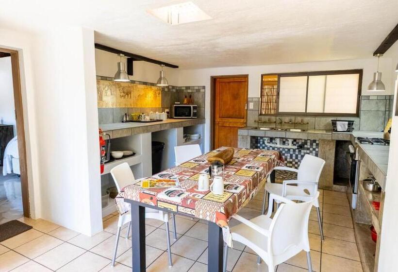 هاستل African Sky Villas