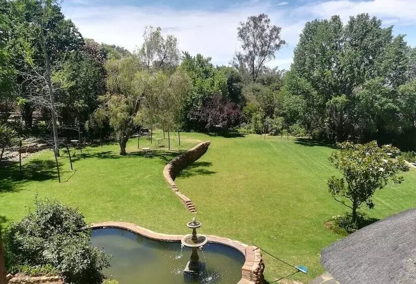 Aamiaismajoitus (B&B) The Moon And Sixpence Garden Guest House