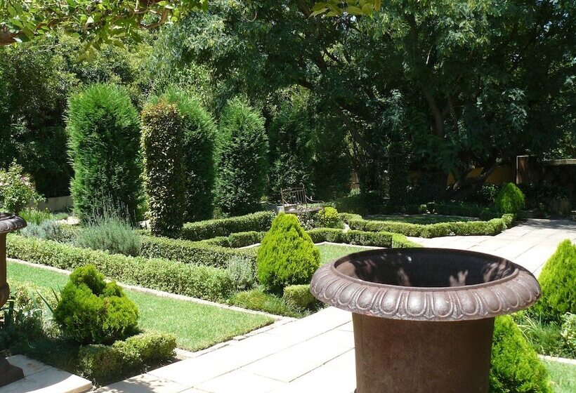 민박 The Moon And Sixpence Garden Guest House