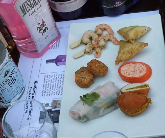 Aamiaismajoitus (B&B) The Moon And Sixpence Garden Guest House