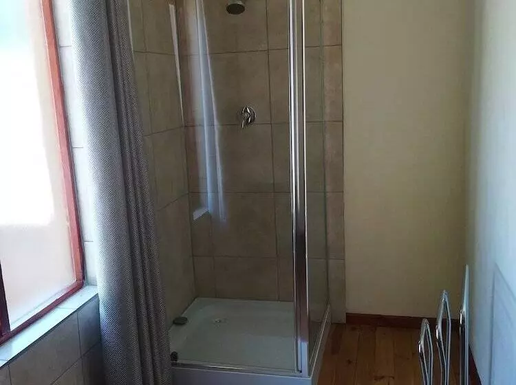 Aamiaismajoitus (B&B) The Moon And Sixpence Garden Guest House