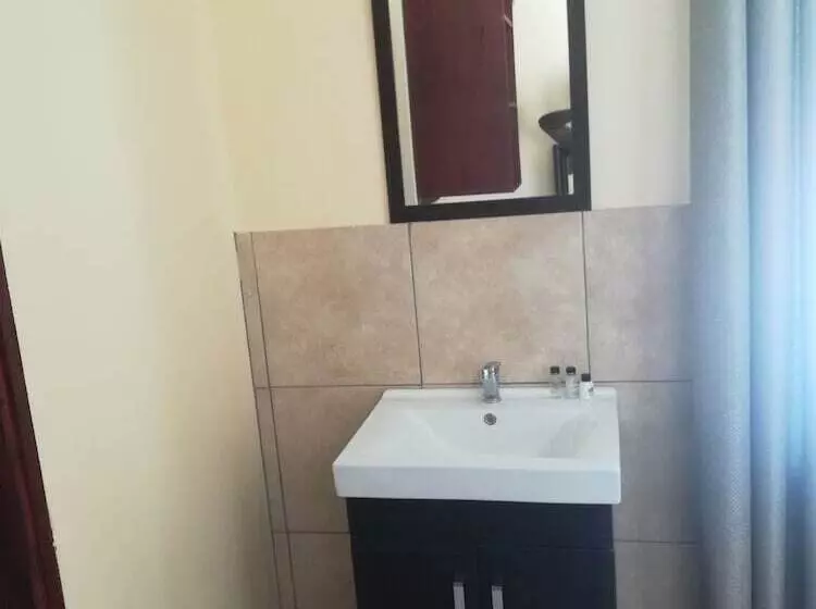 Aamiaismajoitus (B&B) The Moon And Sixpence Garden Guest House