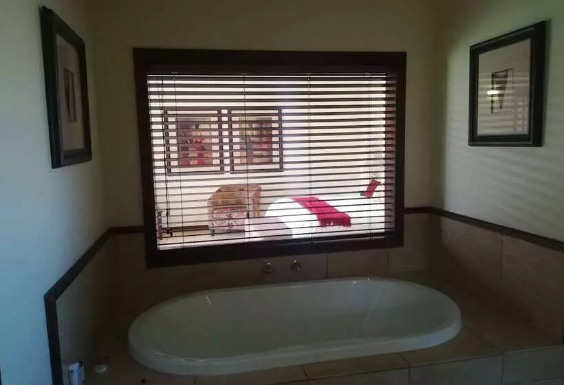 Aamiaismajoitus (B&B) The Moon And Sixpence Garden Guest House