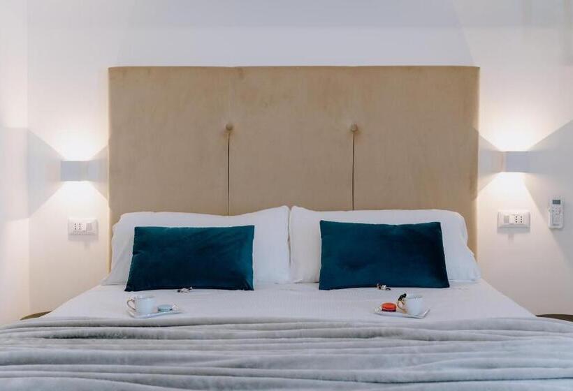 مسافرخانه Navona Style