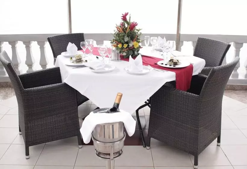 هتل Hôtel Petit Bateau