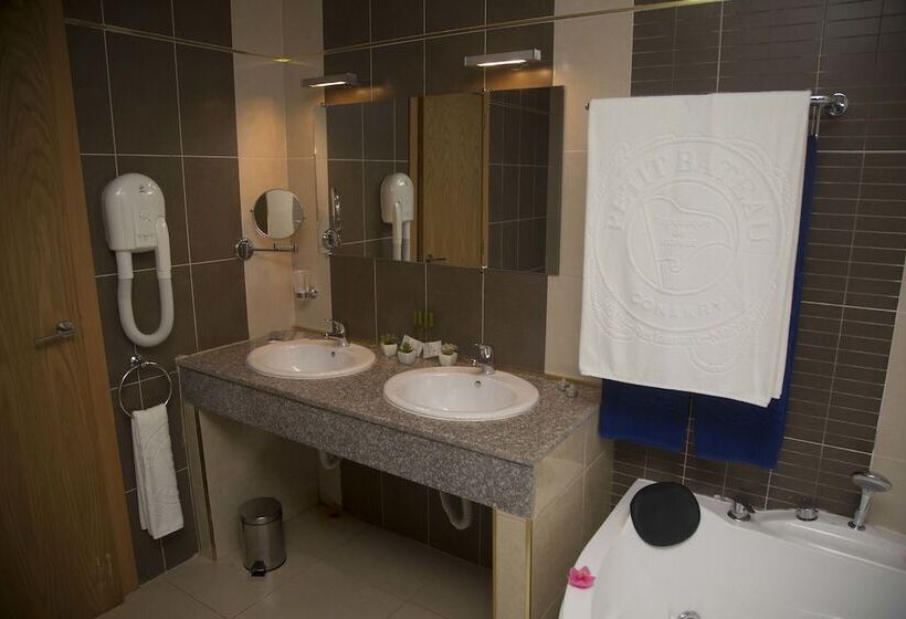 هتل Hôtel Petit Bateau