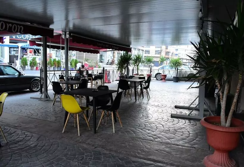 Crown Royal Hotel Tyr