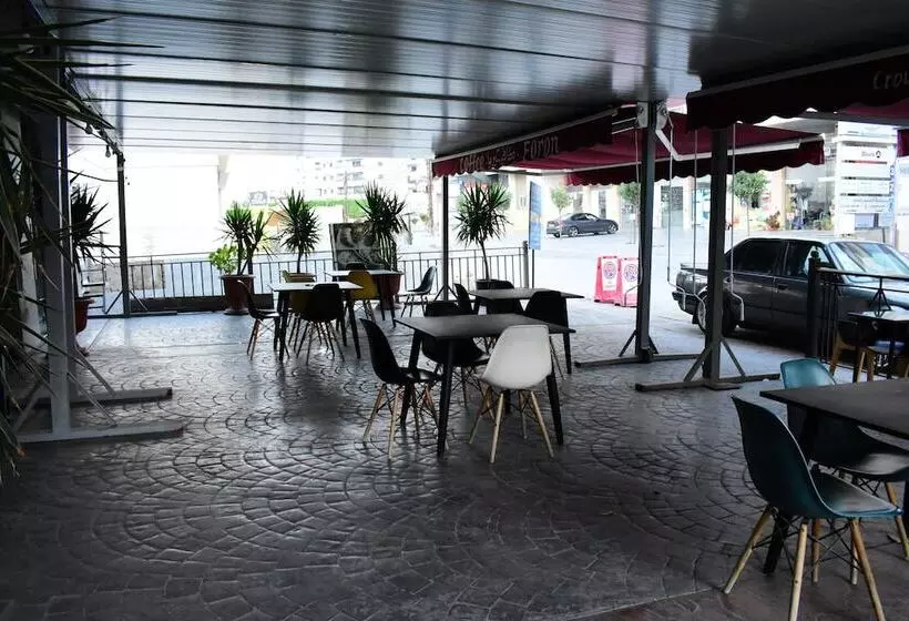 Crown Royal Hotel Tyr