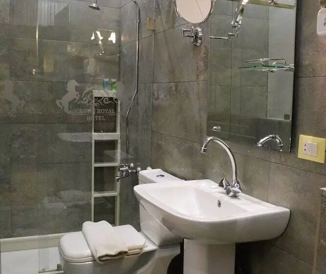 Crown Royal Hotel Tyr