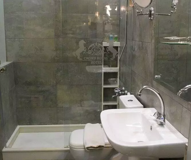 Crown Royal Hotel Tyr