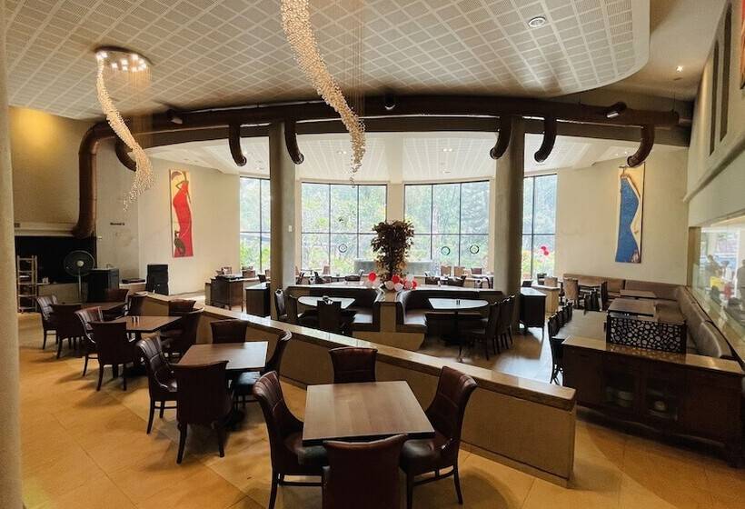 ホテル Nimbus Neelam The Glitz