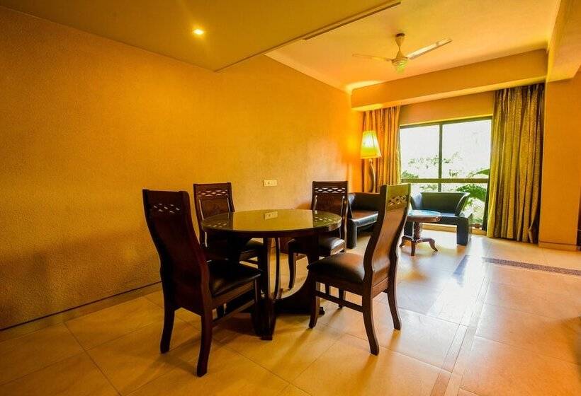 ホテル Nimbus Neelam The Glitz