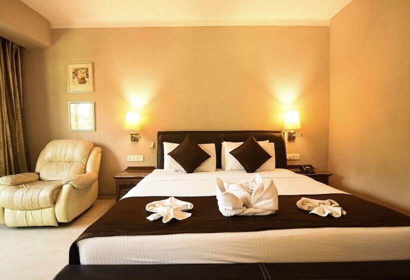 ホテル Nimbus Neelam The Glitz