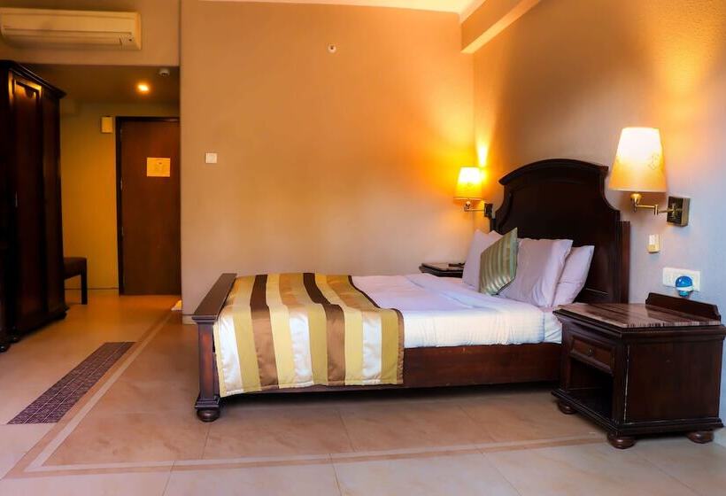 ホテル Nimbus Neelam The Glitz