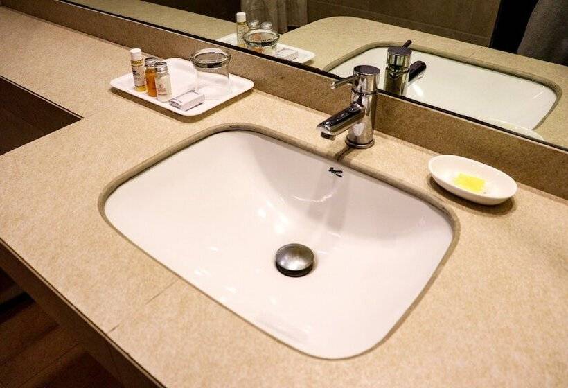 ホテル Nimbus Neelam The Glitz