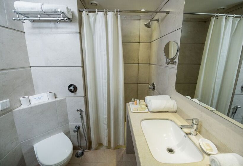 ホテル Nimbus Neelam The Glitz