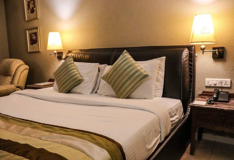 ホテル Nimbus Neelam The Glitz