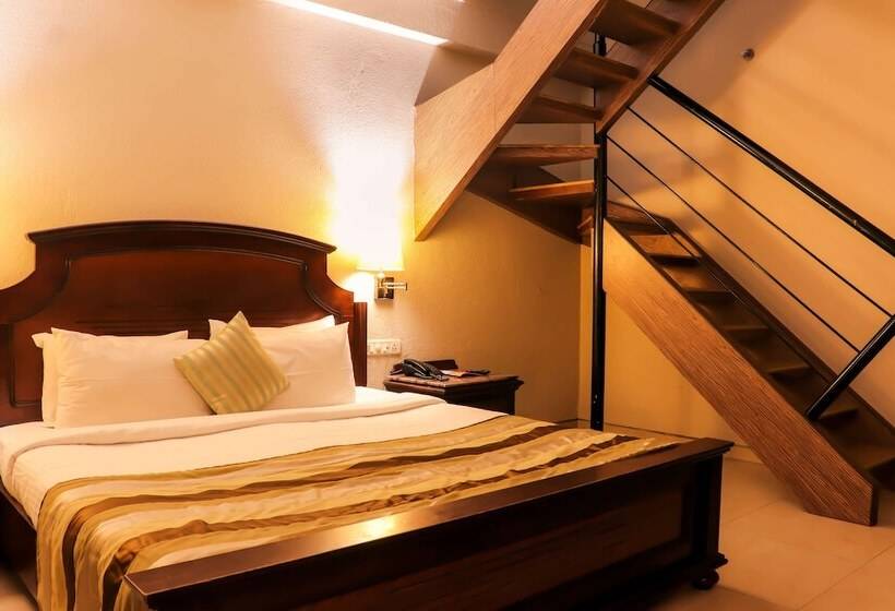 ホテル Nimbus Neelam The Glitz