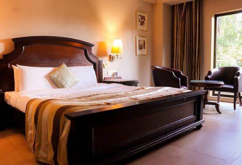 ホテル Nimbus Neelam The Glitz