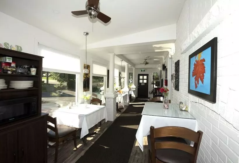 Serene Niagara Inn