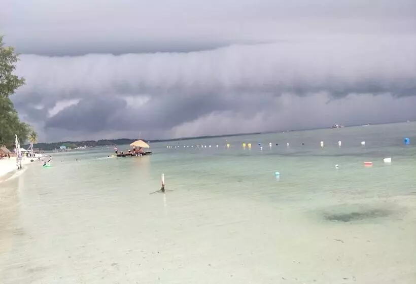 Aamiaismajoitus (B&B) Madu Tiga Beach & Resort