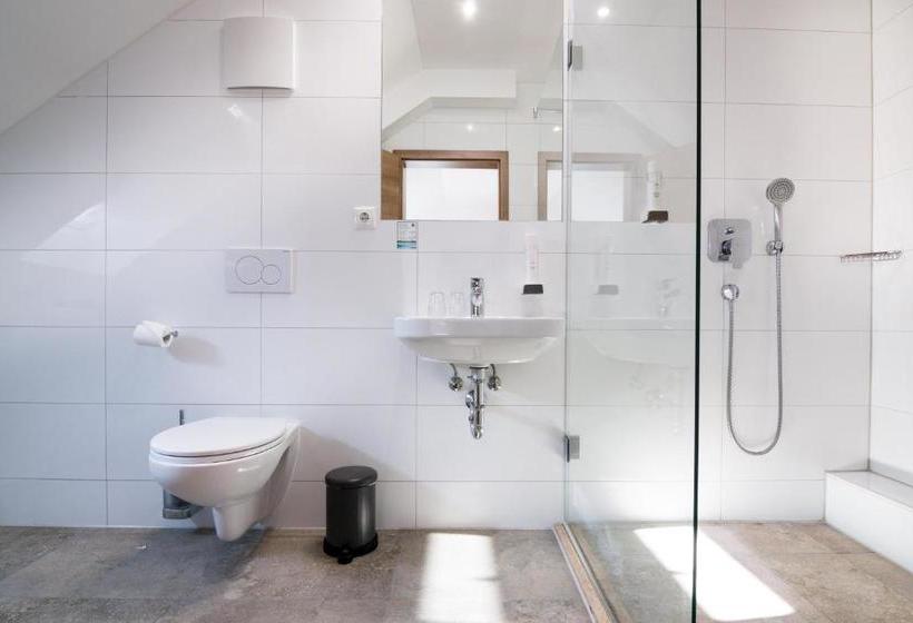 فندق Am Kumpfmühler Kastell