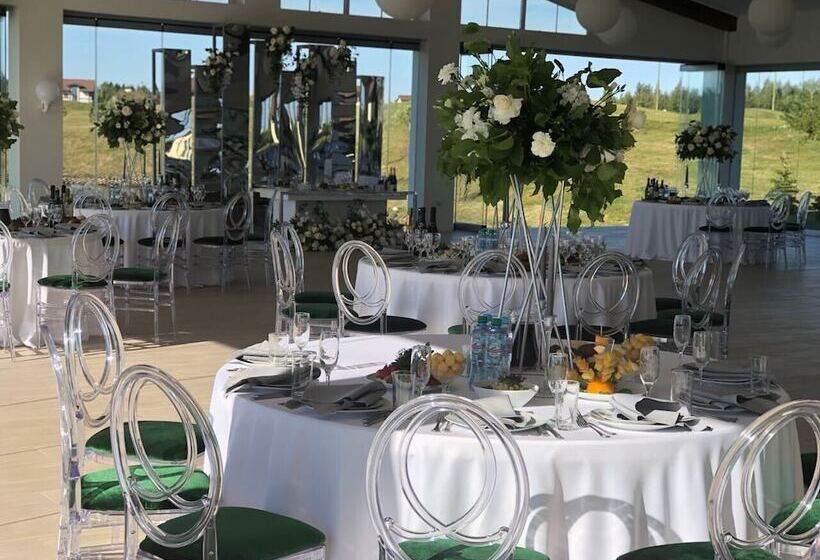 בית מלון כפרי Dmitrov Golf Resort