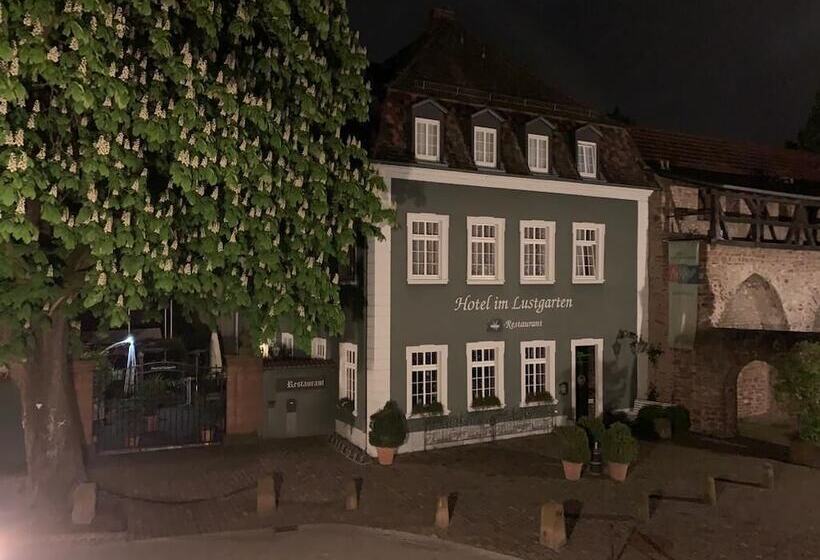Отель Im Lustgarten