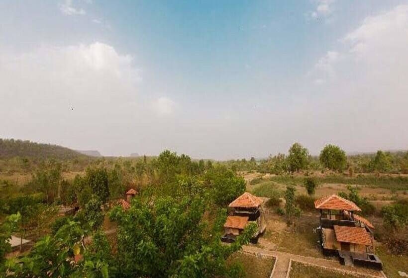 Отель Maati Jungle Lodge