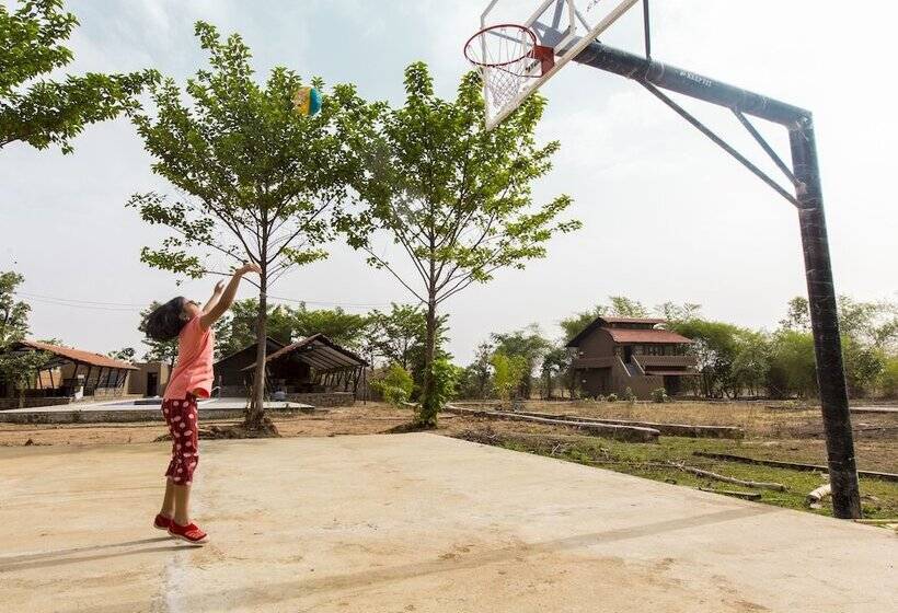 Отель Maati Jungle Lodge