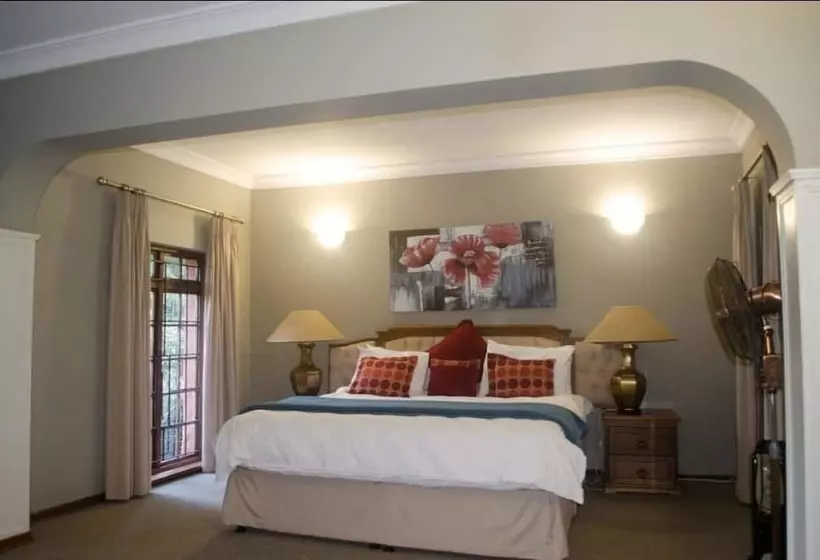 ホテル Phezulu Safari Lodge